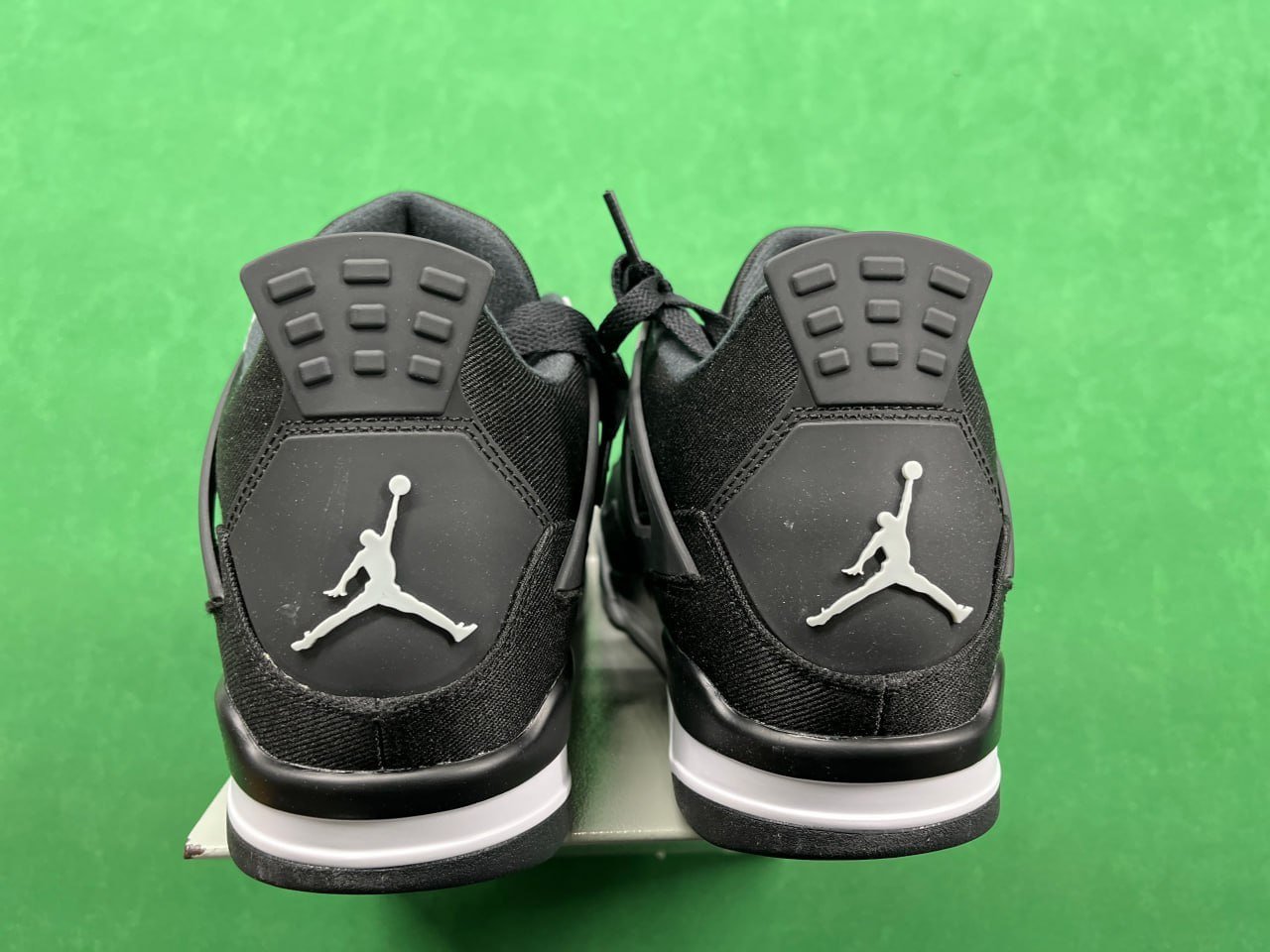 Air Jordan 4 'University Blue'  unc