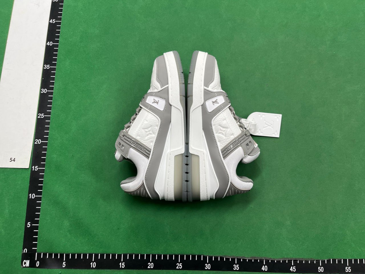 LV trainer Louis Vuitton Be