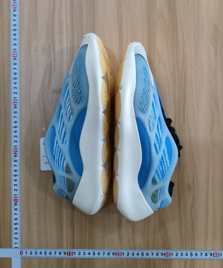 adidas Yeezy Boost 700 V3（8 Styles）