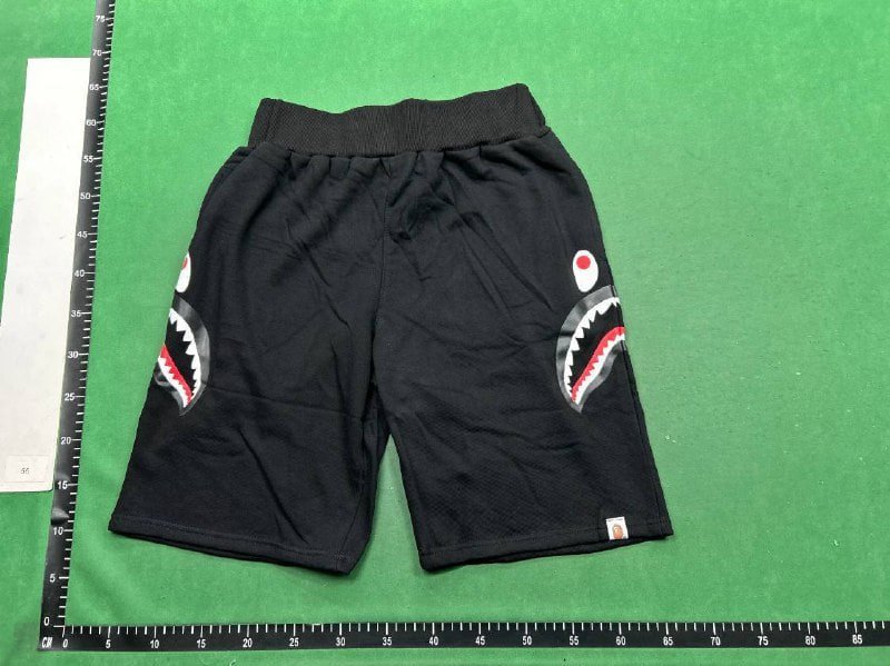 Bape shorts   (27 CP)