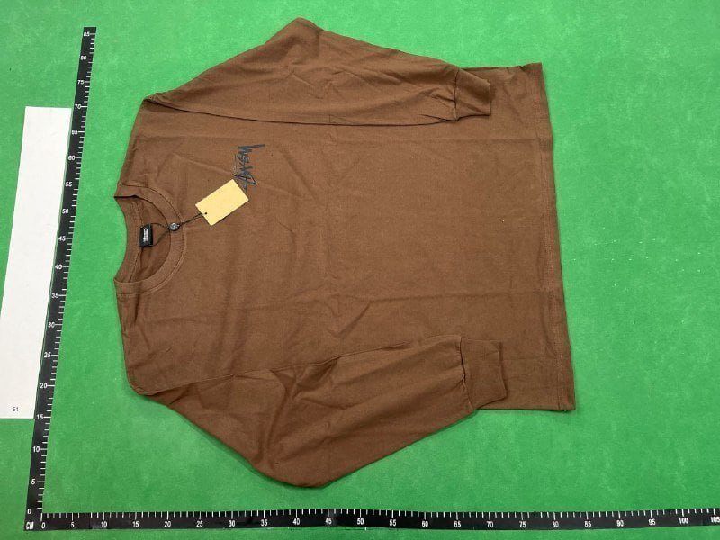  Stussy sweatshirt    (40 CP)