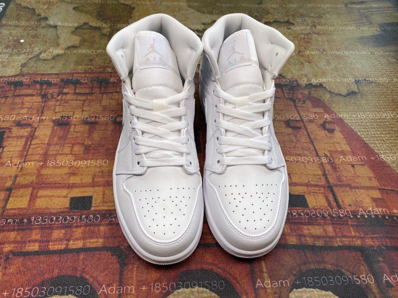 NIKE AIR JORDAN 1 MID